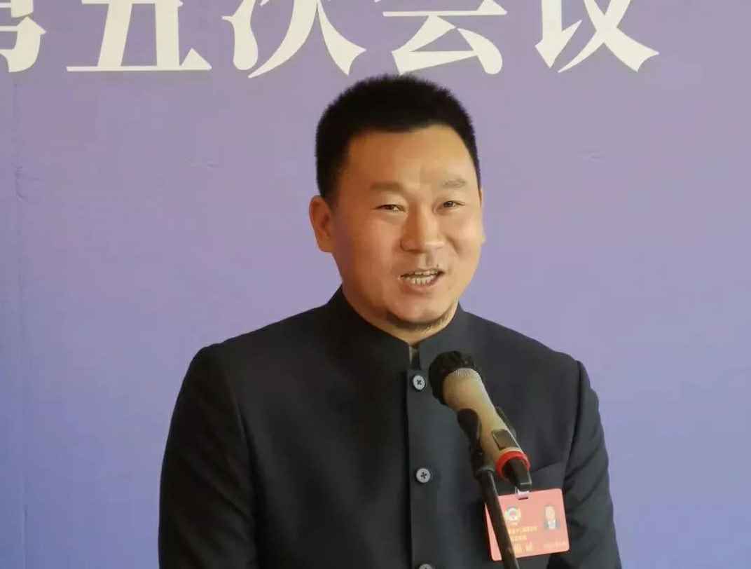202204221343.jpg 为进一步展示市政协团结、民主、开放、自信的形象,向市民和网友展示政协委员的履职风采,中山市政协十二届五次会议在2月4日上午开幕前开设“委员通道”,市政协委员、乐鱼·官方端网页版登录入口-乐鱼(中国)公司总经理陈朝阳走进“委员通道”,回应社会关切的问题。他就如何做好城市应急管理规划的问题进行发言,并回答记者提问。.jpg